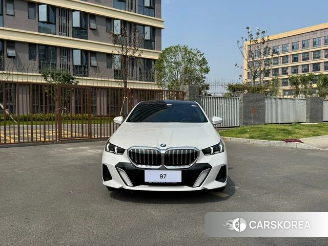 BMW 5 series 2024 Белый из Китая, фото 4