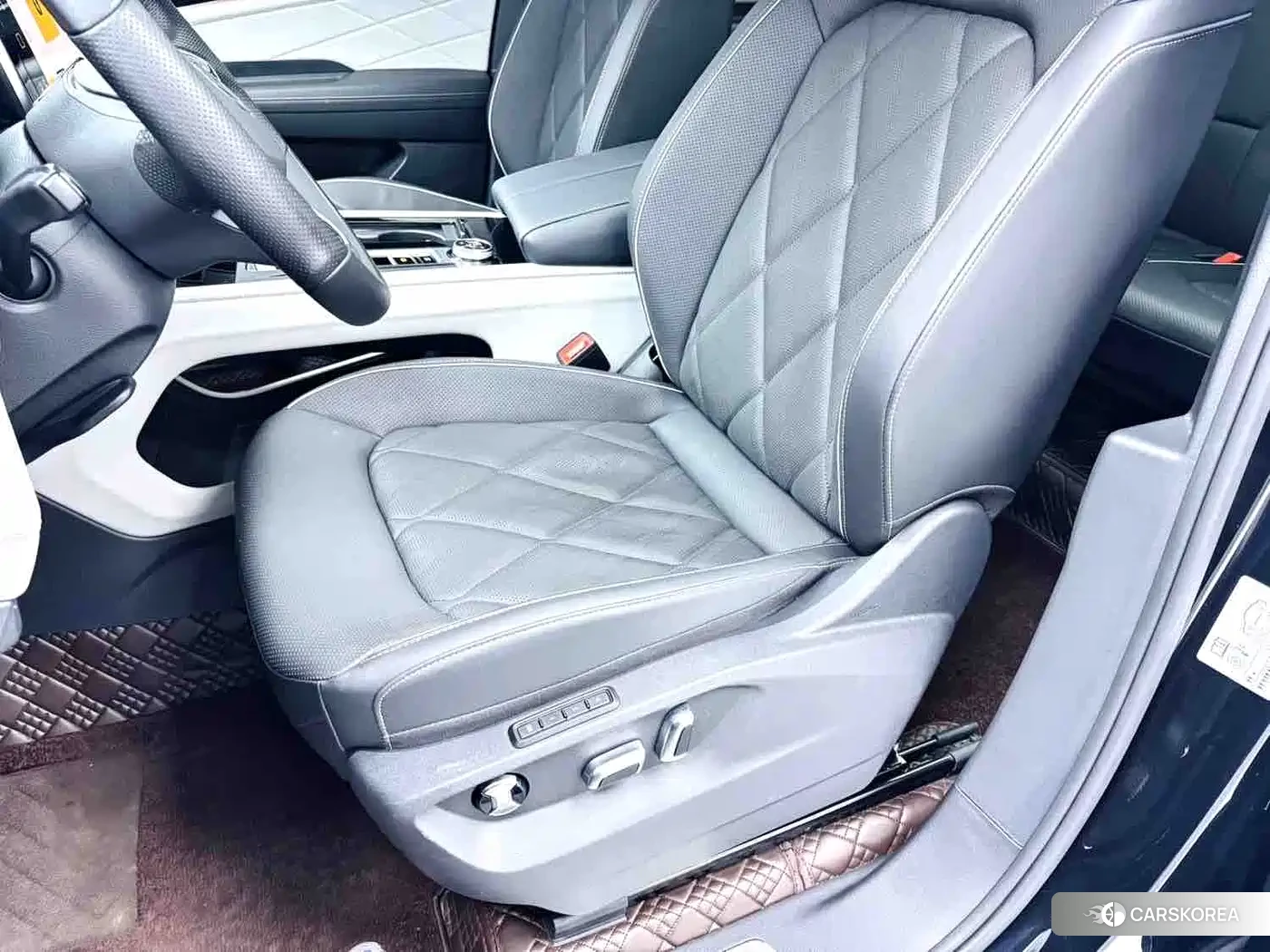 Volkswagen Touareg 2025 Черный из Китая, фото 4