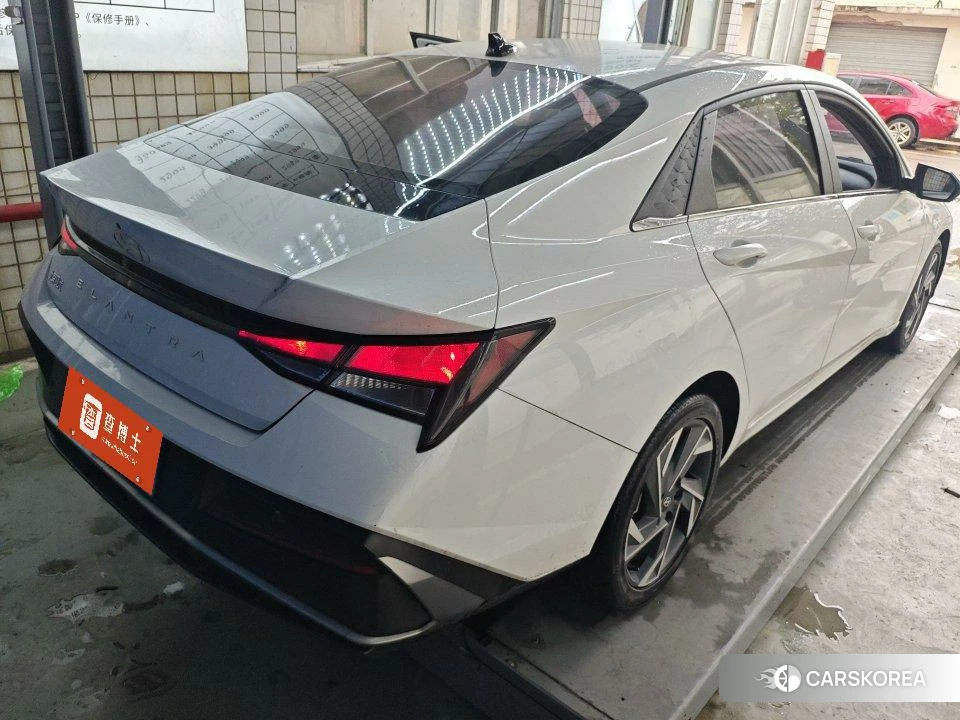 Hyundai Elantra 2023 Белый из Китая, фото 4