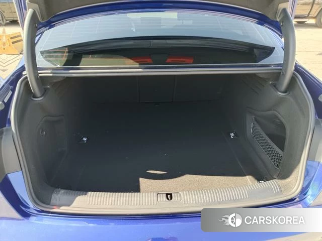 Audi A4L id 3895937 из Китая 11