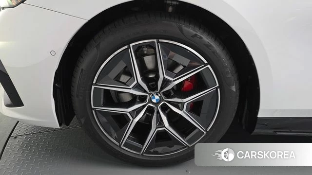 BMW 5 Series (G60) id 4229715 из Кореи 29