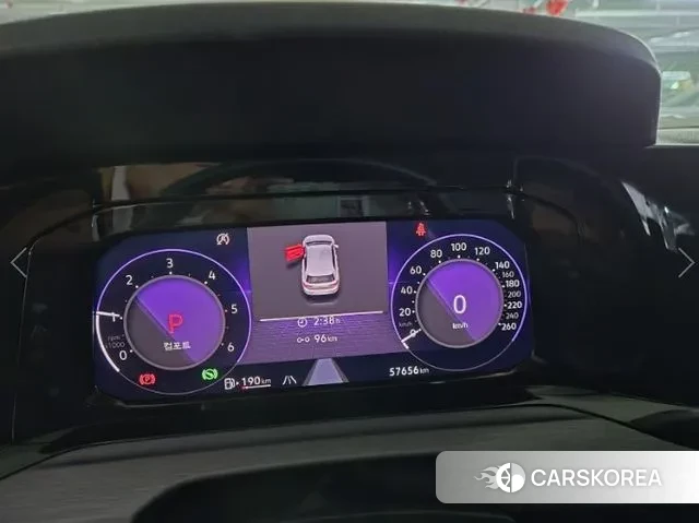 Volkswagen Golf 8th Generation 2023 Белый из Кореи, фото 4