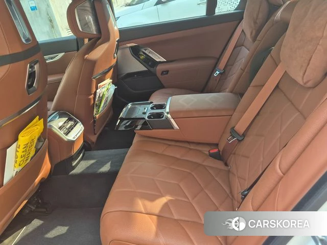 BMW 7 Series (G70) 2024 Белый из Кореи, фото 4