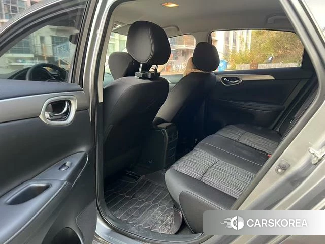 Nissan Xuan Yi 2022 Темно-серый из Китая, фото 4
