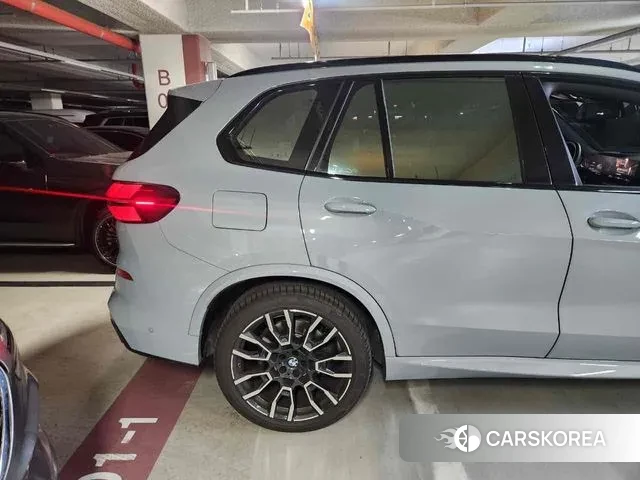 BMW X5 (G05) 2025 Светло-серебряный цвет из Кореи, фото 4