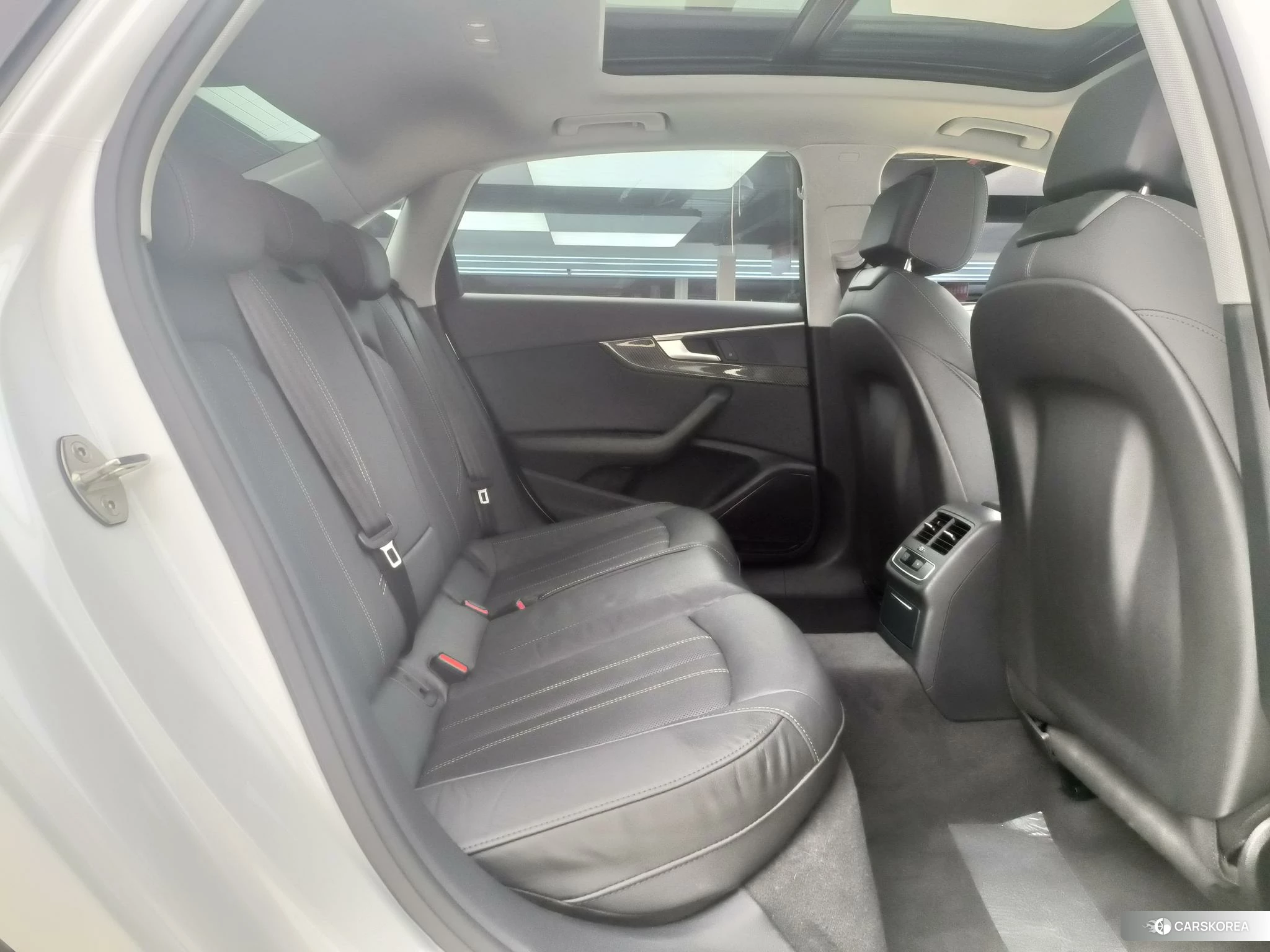 Audi A4L id 4510910 из Китая 8