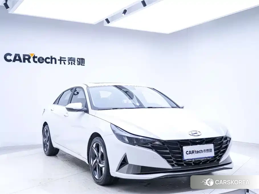 Hyundai Elantra 2023 Белый из Китая, фото 4