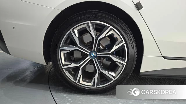 BMW i4 id 4763046 из Кореи 27