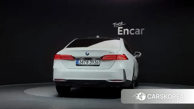 BMW 5 Series (G60) id 3674569 из Кореи 14