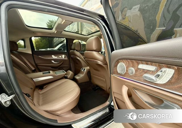Mercedes-Benz E-class 2021 Черный из Китая, фото 4