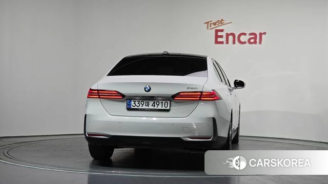 BMW 5 Series (G60) id 4375564 из Кореи 26