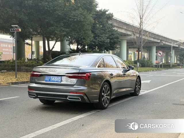 Audi A6L 2021 Темно-серый из Китая, фото 4