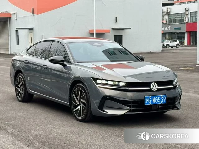Volkswagen Magotan 2024 Серебристо-серый из Китая, фото 4