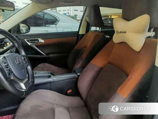 Lexus CT id 4262010 из Китая 11