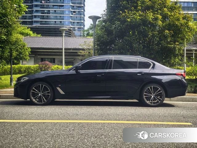 BMW 5 series 2023 Черный из Китая, фото 4