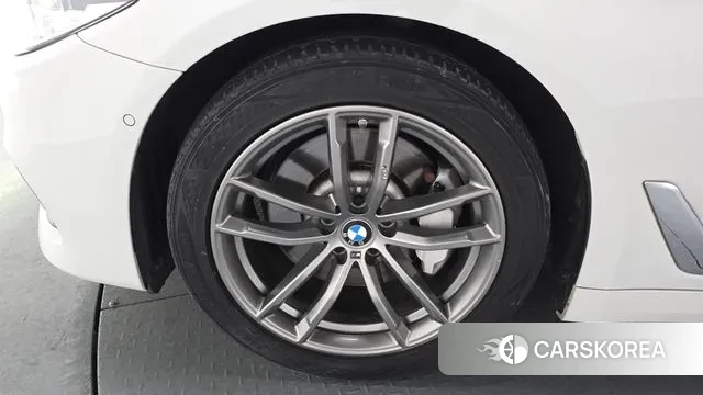 BMW 5 Series (G30) id 3499619 из Кореи 14