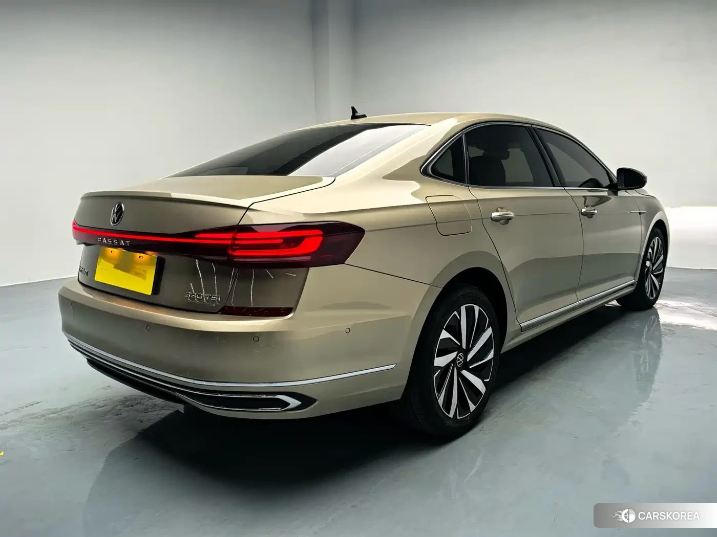 Volkswagen Passat id 4674404 из Китая 14