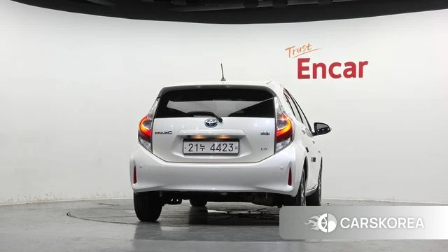 Toyota Prius C id 4759945 из Кореи 26