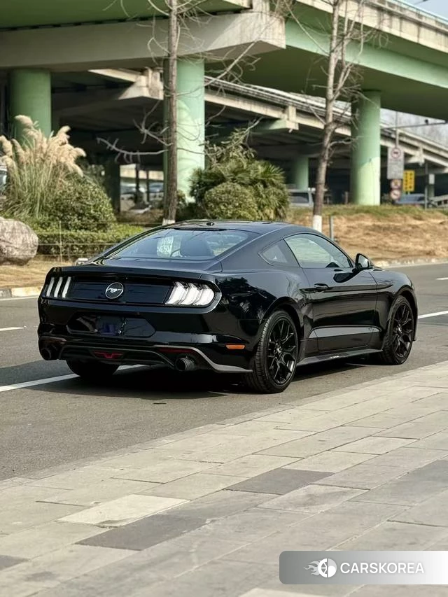 Ford Mustang 2021 Черный из Китая, фото 4