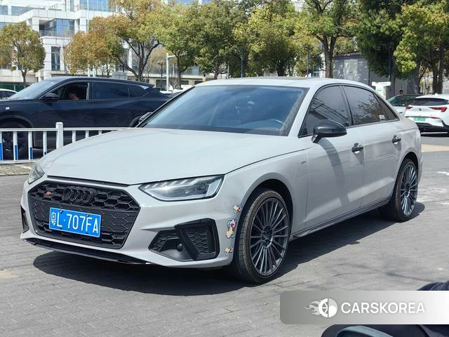 Audi A4L 2022 Серебристо-серый из Китая, фото 4