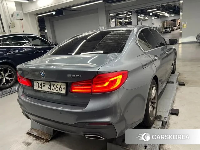 BMW 5 Series (G30) 2018 Небесно-голубой из Кореи, фото 5