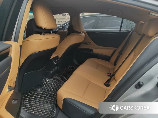 Lexus ES id 4299876 из Китая 10