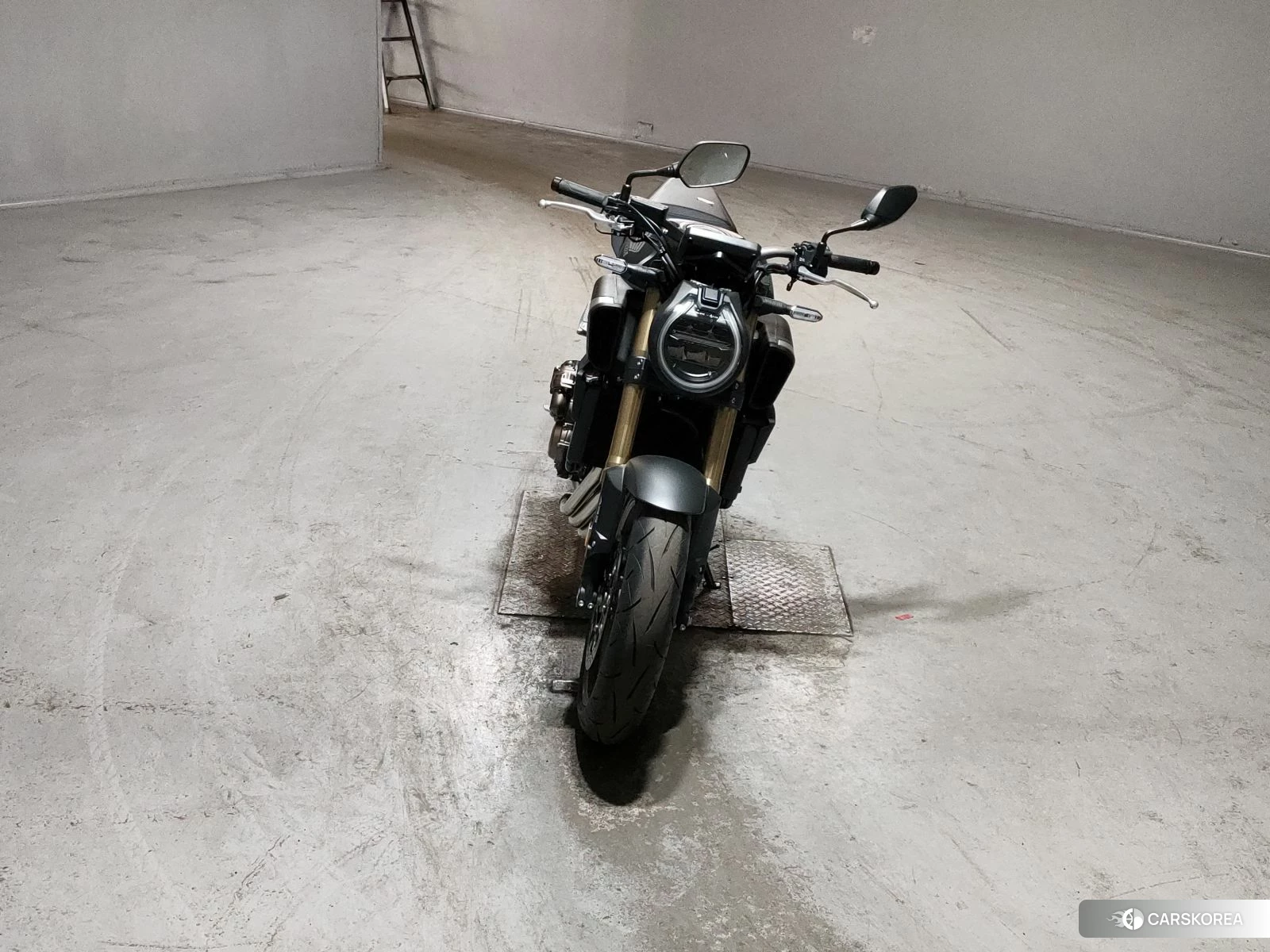 Проданный Honda CB650R E-CLUTCH id 3949845 из Японии, фото 2