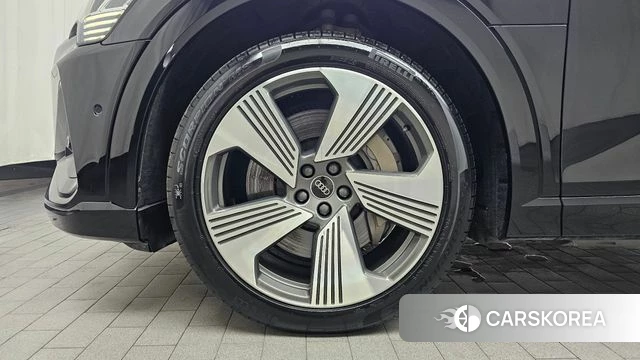 Audi e-Tron id 4646540 из Кореи 26