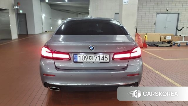 BMW 5 Series (G30) 2023 Цвет галактики из Кореи, фото 4