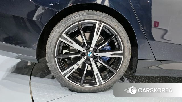 BMW 5 Series (G60) id 4374884 из Кореи 27