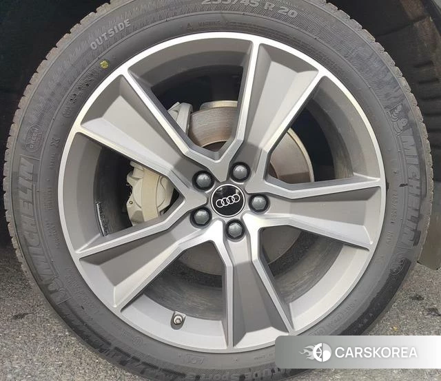 Audi Q5L id 4273069 из Китая 10
