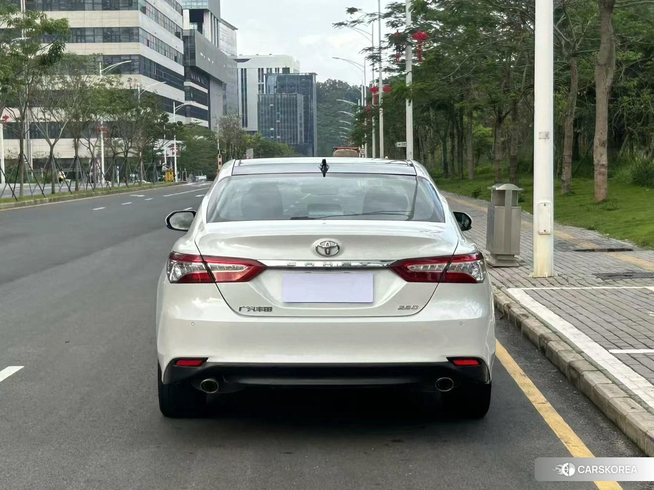 Toyota Camry 2023 Белый из Китая, фото 4
