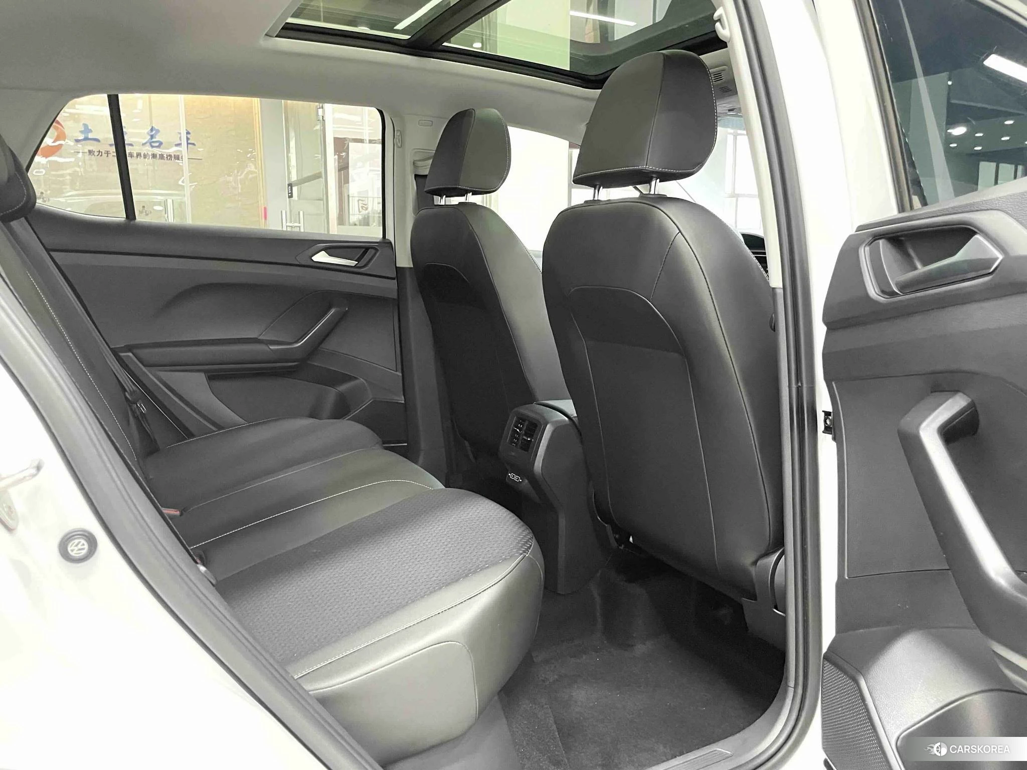 Volkswagen Exploring the shadow id 4512691 из Китая 13