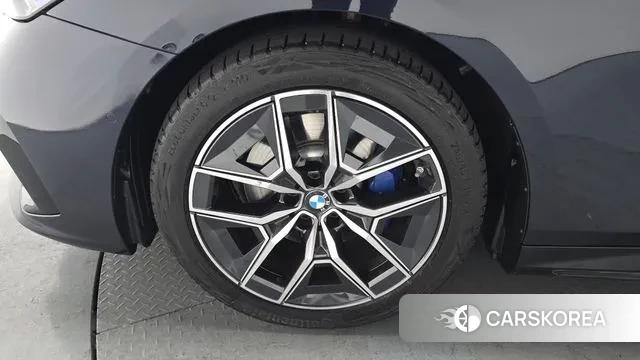 BMW 5 Series (G60) id 3492073 из Кореи 14