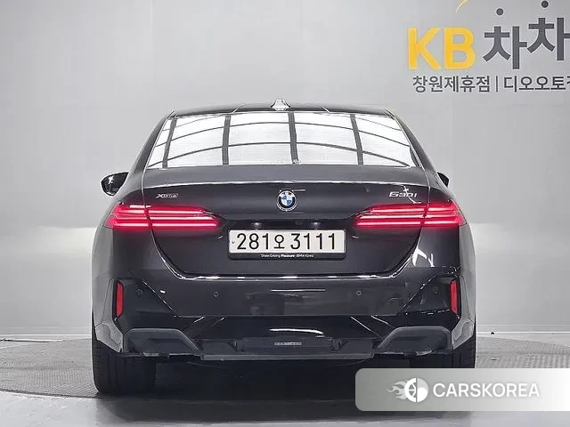 BMW 5 Series (G60) id 3338637 из Кореи 14