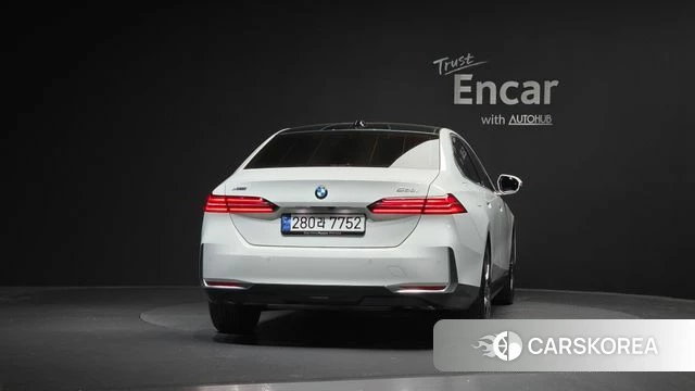 BMW 5 Series (G60) id 4516841 из Кореи 26