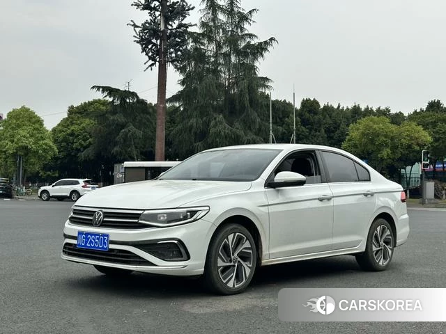 Volkswagen Bora 2023 Белый из Китая, фото 4