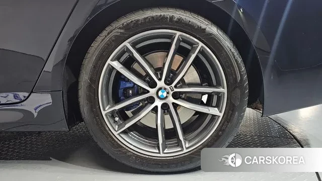 BMW 5 Series (G30) id 3410926 из Кореи 14