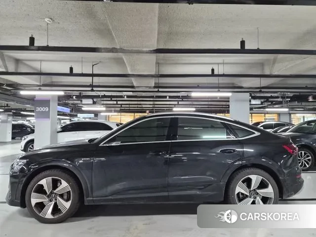 Audi e-Tron 2023 Черный из Кореи, фото 4