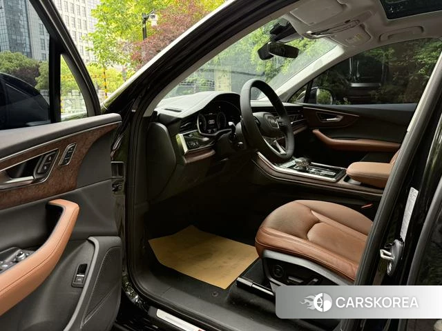 Audi Q7 2023 Черный из Китая, фото 5