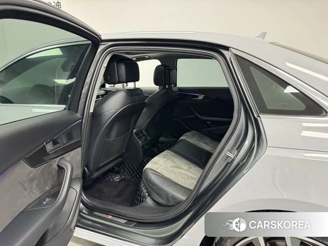 Audi A4L id 4182471 из Китая 14