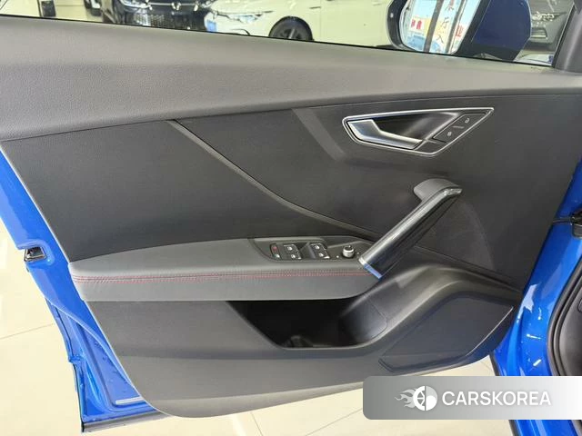 Audi Q2L id 4314291 из Китая 16