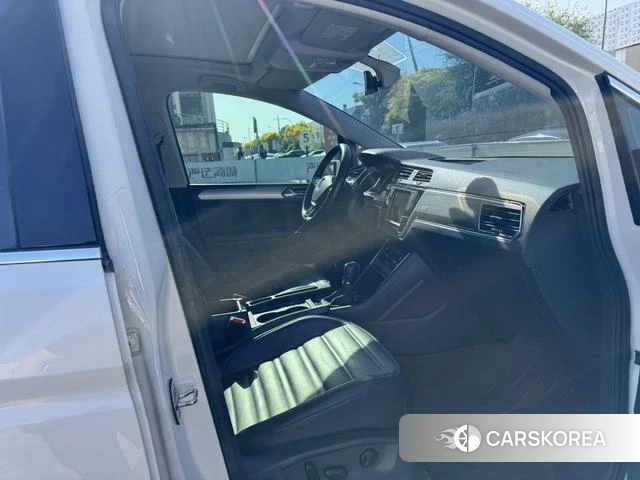 Volkswagen Touran L id 4272818 из Китая 17