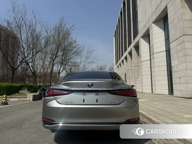 Lexus ES id 4273657 из Китая 8
