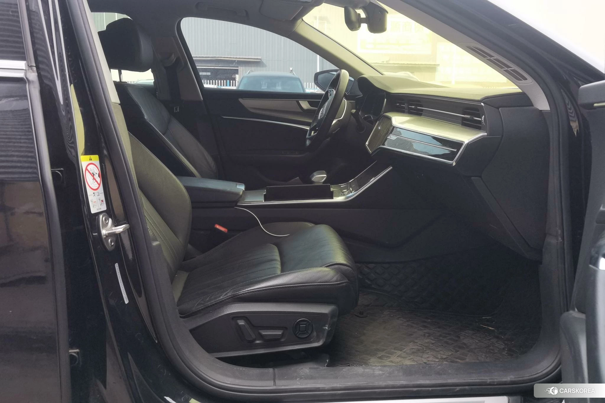 Audi A6L id 4441204 из Китая 11