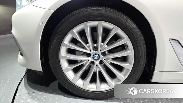 BMW 5 Series (G30) id 4531097 из Кореи 26