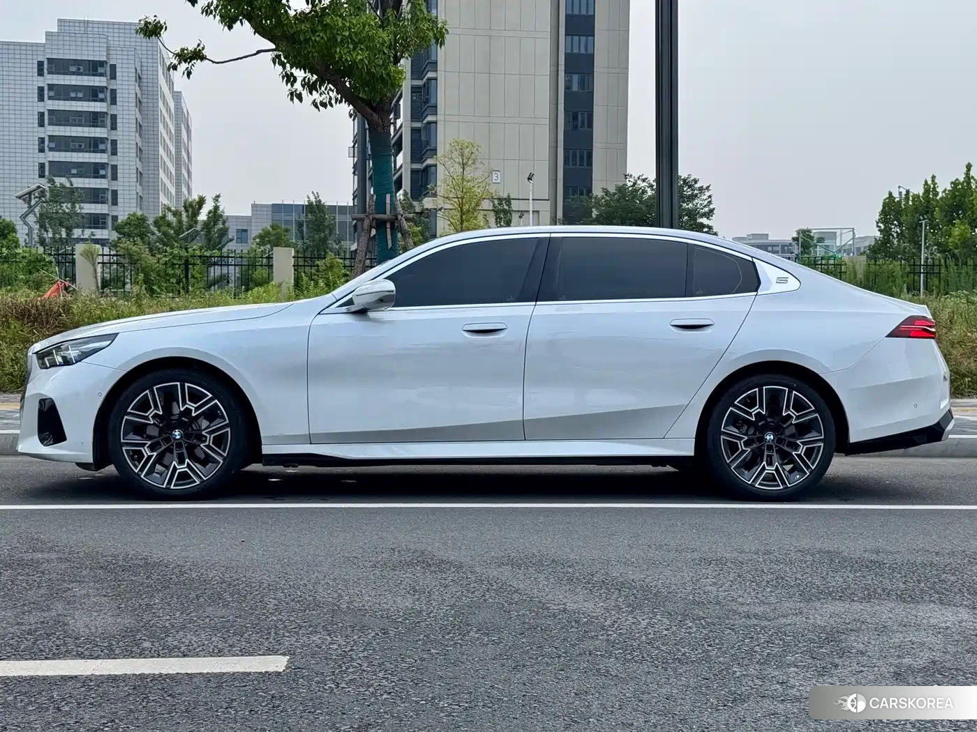 BMW 5 series 2024 Белый из Китая, фото 4