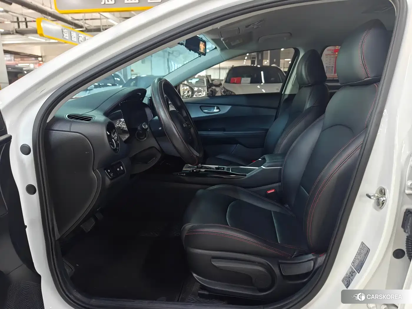 Kia K3 2023 Белый из Китая, фото 4