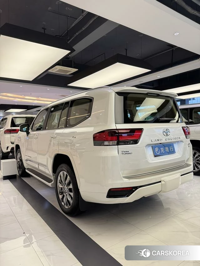 Toyota Land Cruiser (imported) 2024 Белый из Китая, фото 4