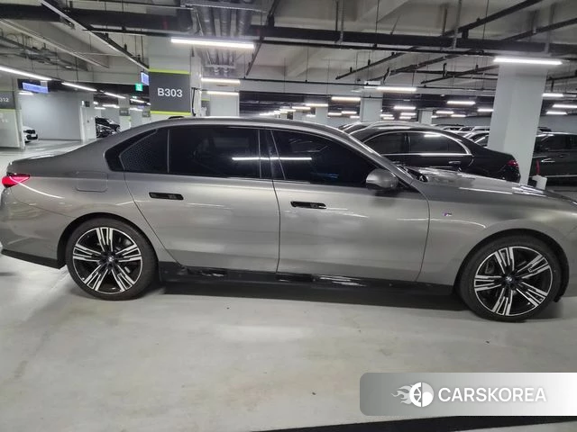 BMW 7 Series (G70) 2024 Серый из Кореи, фото 4